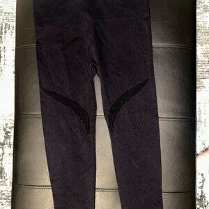 Itzone Leggings size Small 20" inseam ( 034)